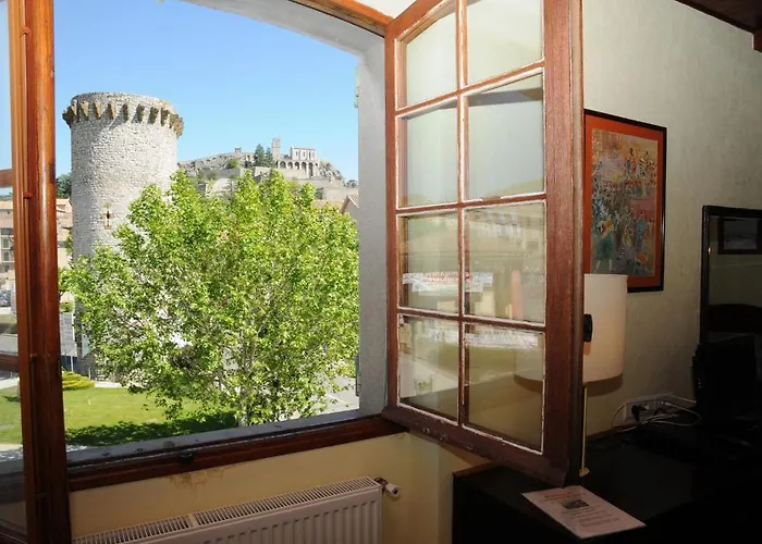 Hotel Grand Du Cours 3*