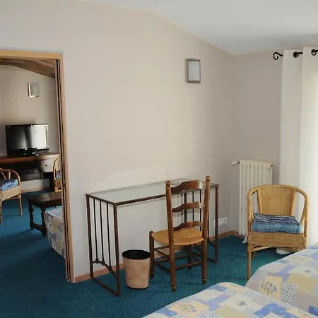 Отель Grand Du Cours